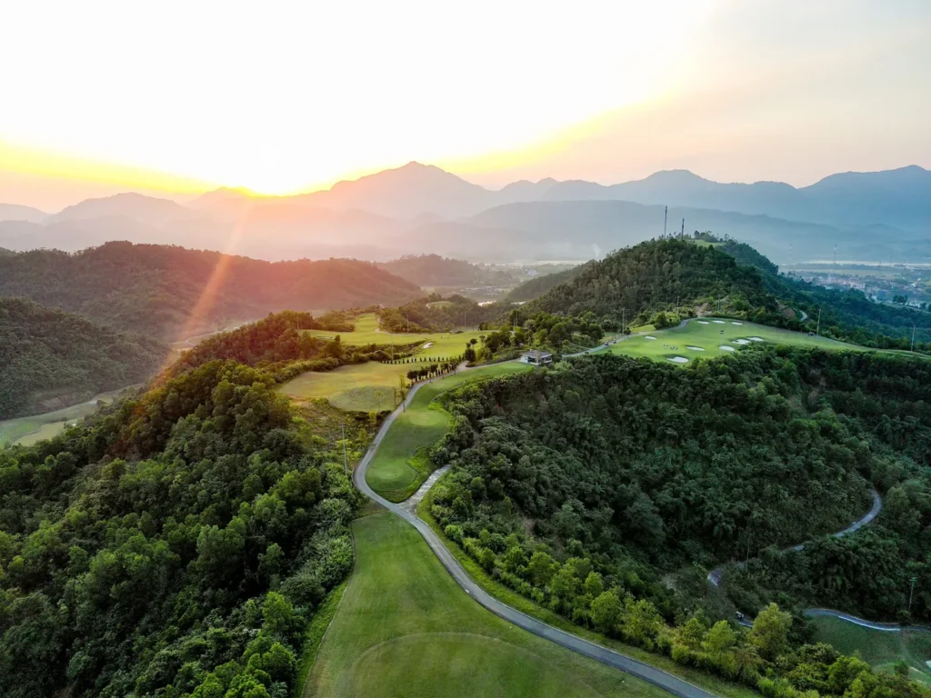 힐탑 밸리 골프 클럽 · 산과 호수의 코스 전경